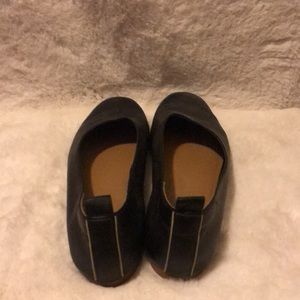 Everlane Flats: The Italian Leather Day Glove